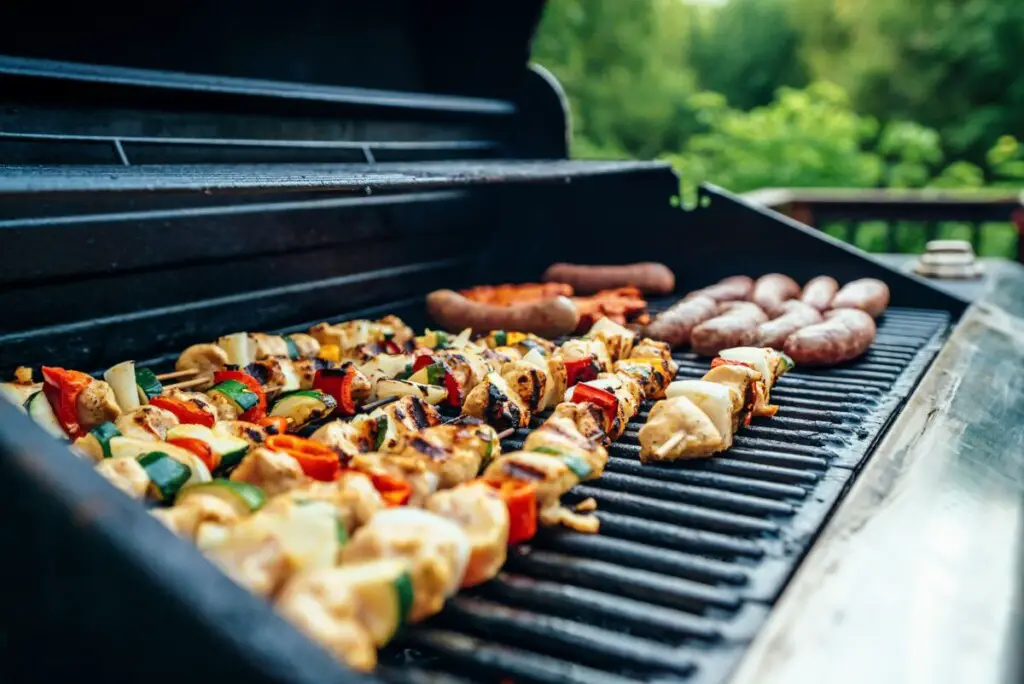 how-to-bbq-on-a-balcony-small-balcony-design