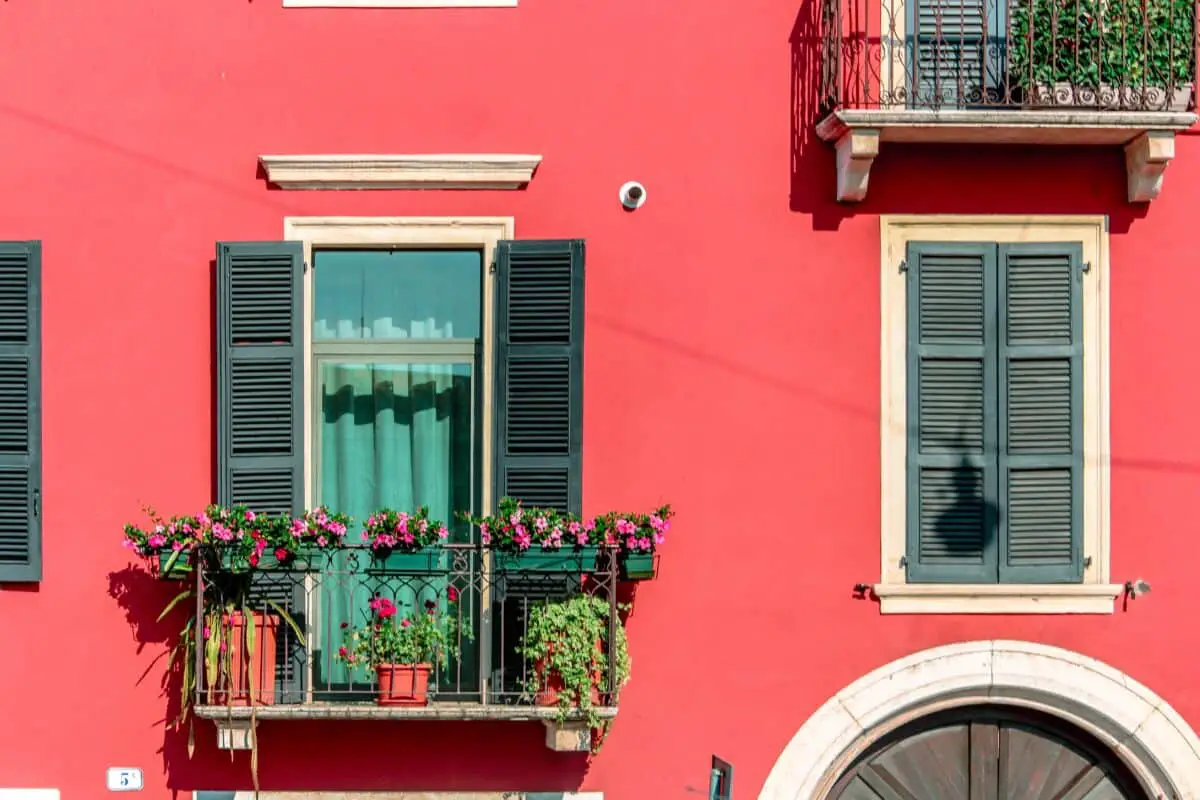 What Exactly Is a Faux Balcony? Here’s the Answer! – Small Balcony Design