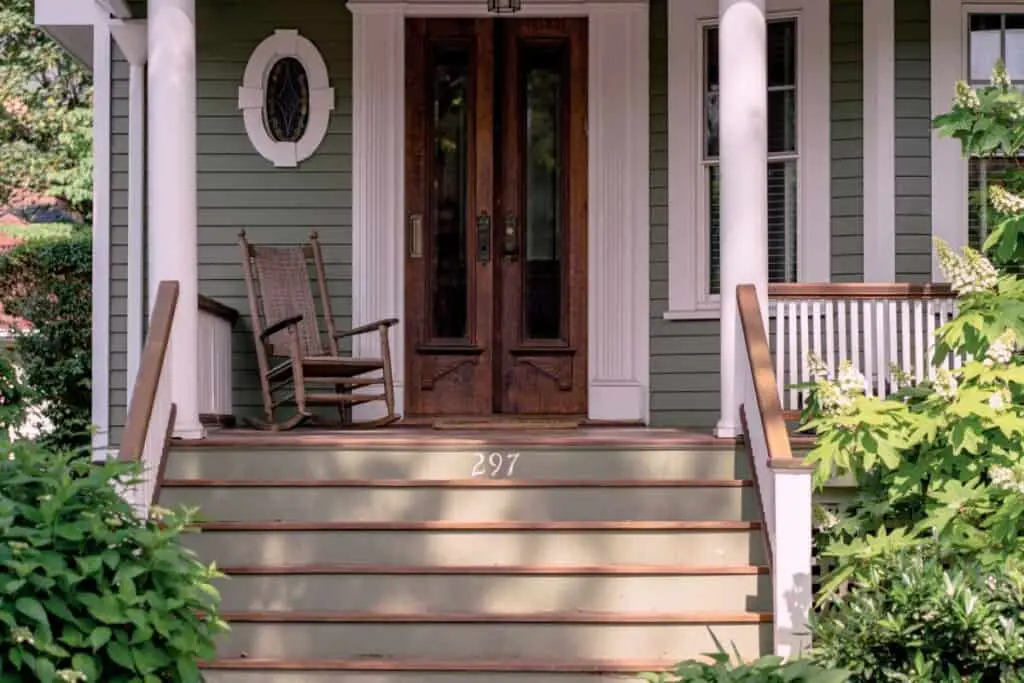 how-to-tell-the-difference-between-a-balcony-and-porch-small-balcony
